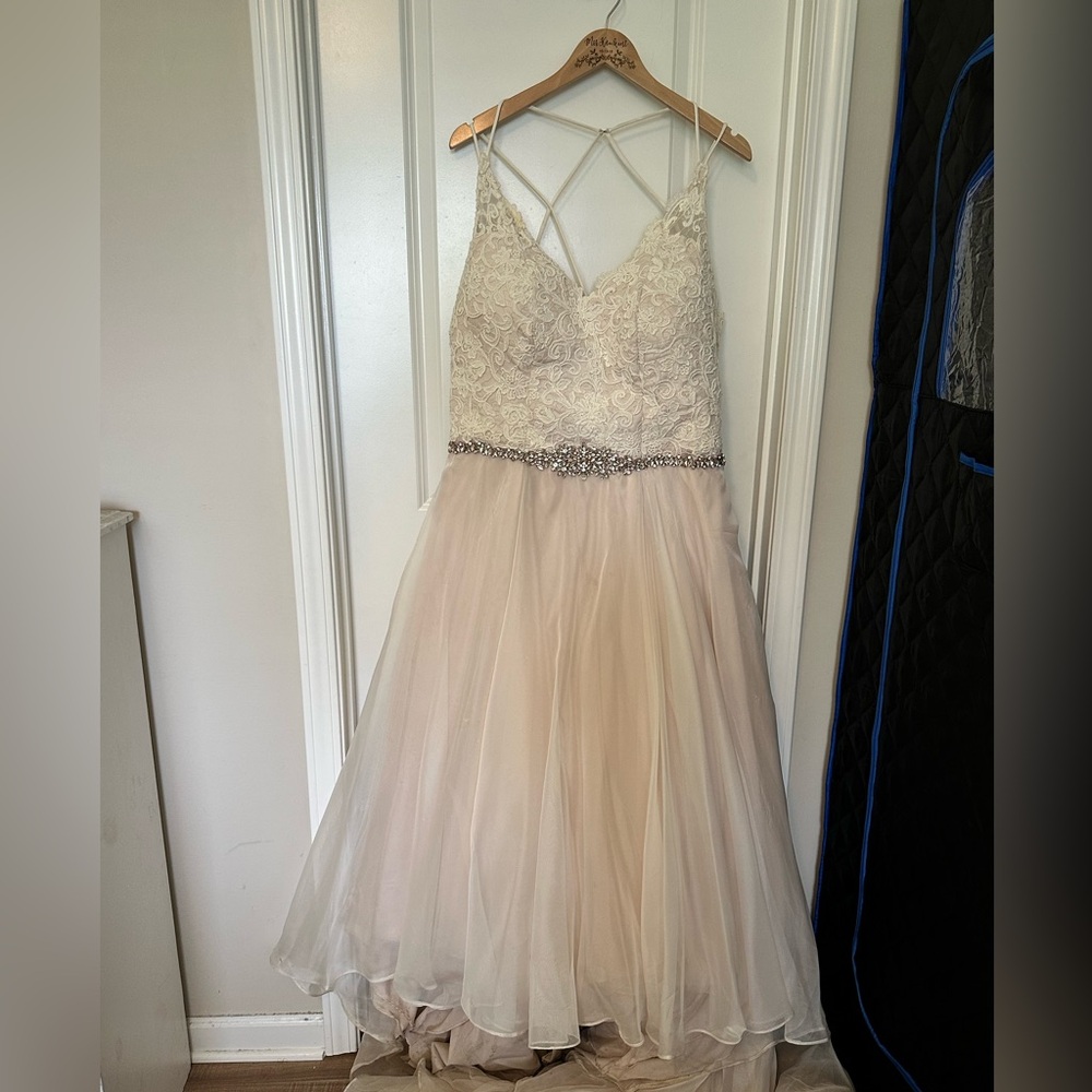 Elegant Cream Lace Dress with Beaded Waist